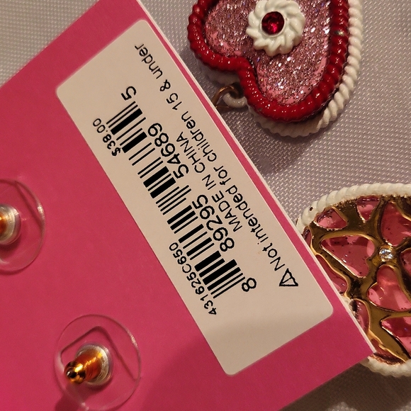 Betsey Johnson heart ❤️ torte dangle - Picture 4 of 4